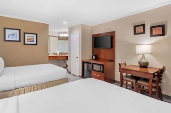 Standard Room, 2 Queen Beds, Non Smoking