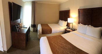 Family Room, 1 King Bed and 2 Queen Beds, Non Smoking