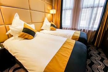 Club Twin Room