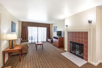 Suite, 1 King Bed, Non Smoking, Balcony