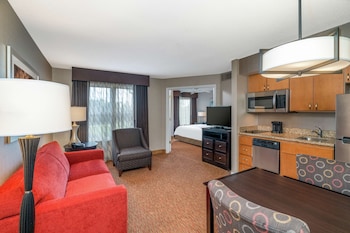 Suite, 1 King Bed, Accessible (Hearing)