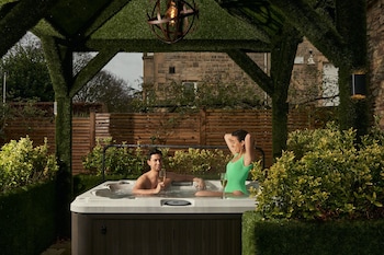 Luxe Hot Tub Suite