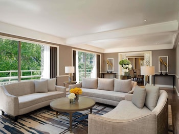 Presidential Suite, Club Access