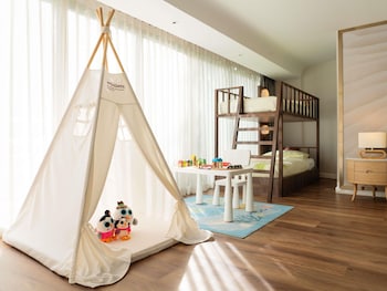 Wellness Suite, 1 King Bed, Club Access