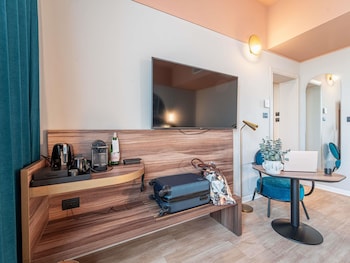 Privilege, Family Room