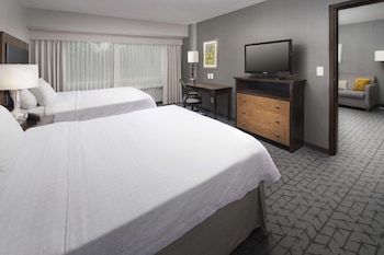 Suite, 2 Queen Beds, Accessible, Non Smoking (Hearing Impaired)