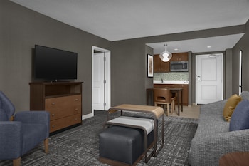 Suite, 2 Queen Beds, Accessible, Non Smoking (Hearing Impaired)