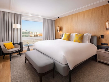 Luxury Suite, 1 King Bed, Kitchenette (Opera)