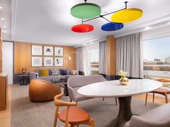 Luxury Suite, 1 King Bed, Kitchenette (Opera)