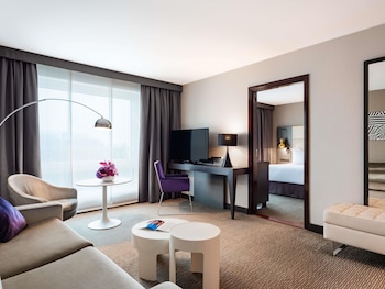 Junior Suite (Separate Living room)