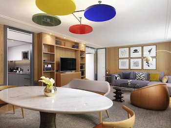 Luxury Suite, 1 King Bed, Kitchenette (Opera)