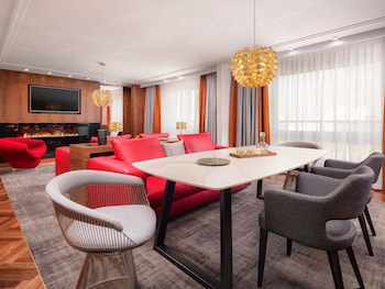 Suite, 1 King Bed, Sauna (Imperial)