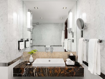 Luxury Room, 1 King Bed (Pilsudski Square View)