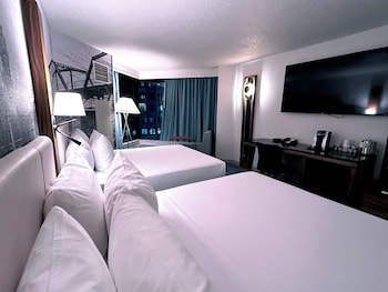 Deluxe Room, 2 Double Beds, Non Smoking