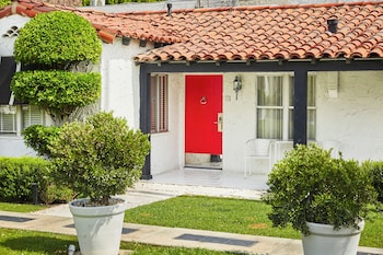 Premium Studio (Courtyard)