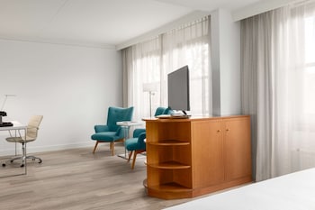 Junior Suite (Extra Bed 2 adults + 1 child)