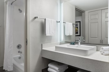 King, Junior Suite, 1 King Bed, Non Smoking