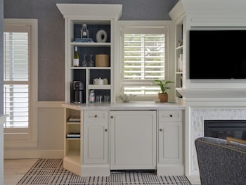Round Cove Suite