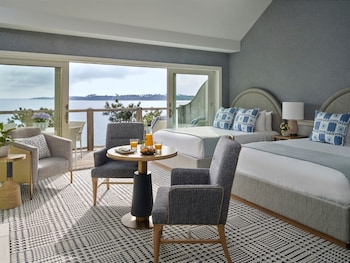 Signature Water View 2 Queen Beds