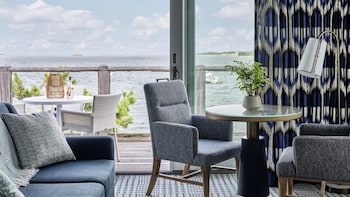 Signature Water View King