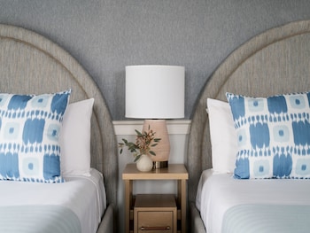 Signature Water View 2 Queen Beds