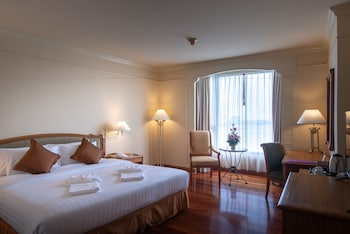 Executive Room, 1 King Bed, River View
