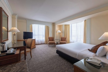 Premier Room, 1 King Bed, River View, Corner