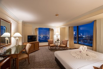 Deluxe Room, 1 King Bed, River View