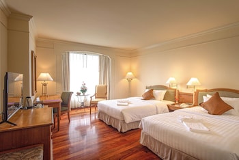 Executive Room, 2 Twin Beds, River View