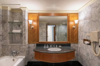 Premier Room, 2 Twin Beds, River View