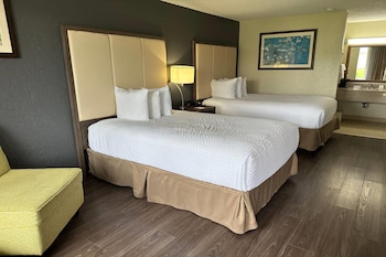 Room, 2 Queen Beds, Non Smoking, Kitchenette