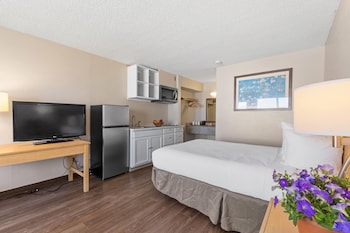 Room, 1 King Bed, Non Smoking, Kitchenette