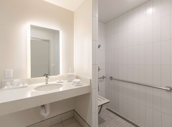 Room, 2 Queen Beds, Accessible (Roll-In Shower)
