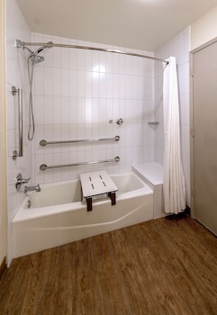 Room, 1 Bedroom, Accessible, Bathtub (Mobility & Hearing)