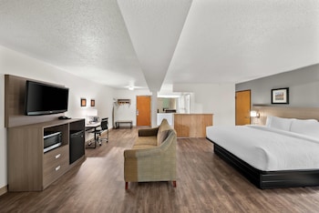 Suite, 1 King Bed with Sofa bed, Non Smoking
