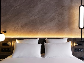 Superior Room (1 Queen Bed and 2 Single Sofa Beds)