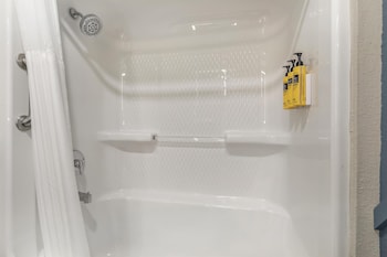 Standard Room, 2 Queen Beds, Non Smoking, Refrigerator