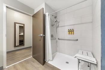 Standard Room, 1 King Bed, Accessible, Non Smoking