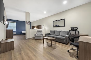 Family Suite, 2 Queen Beds, Non Smoking (with Sofabed)