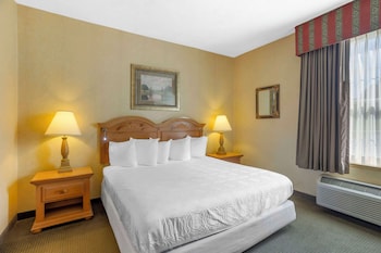 Suite, 1 King Bed, Non Smoking, Jetted Tub