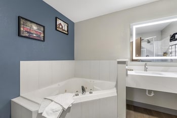 Suite, 1 King Bed, Non Smoking, Jetted Tub