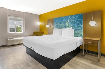 Standard Room, 1 King Bed, Accessible, Refrigerator & Microwave