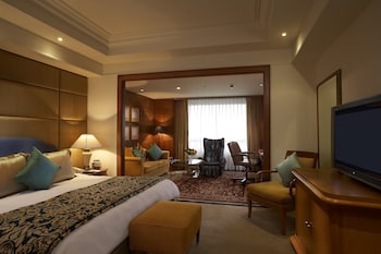 Room, 1 Double Bed, Pool Access (Tower)