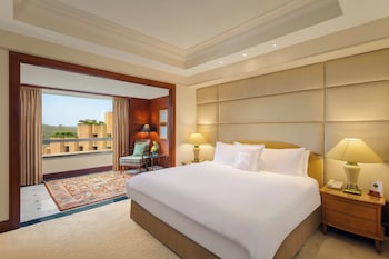 Room, 1 Double Bed, Pool Access (Tower)