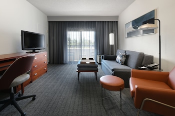 Suite, 1 Bedroom, Balcony, Courtyard View (Mobility/Hearing Accessible, Tub)