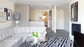 Signature Suite, 1 King Bed, Balcony (Top Floor)