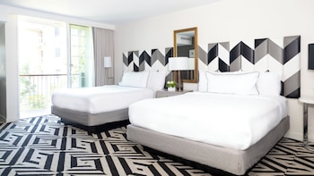 Premier Suite, 2 Queen Beds, Balcony