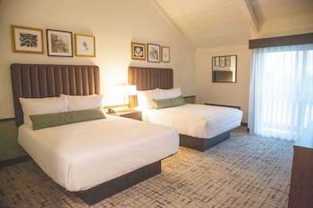 Room, 2 Queen Beds, Non Smoking (Golf View)