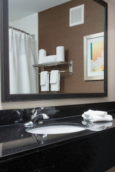Room, 1 King Bed, Hearing Accessible (Accessible Bathtub)