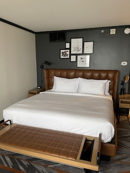 Room, 1 King Bed (Water View)